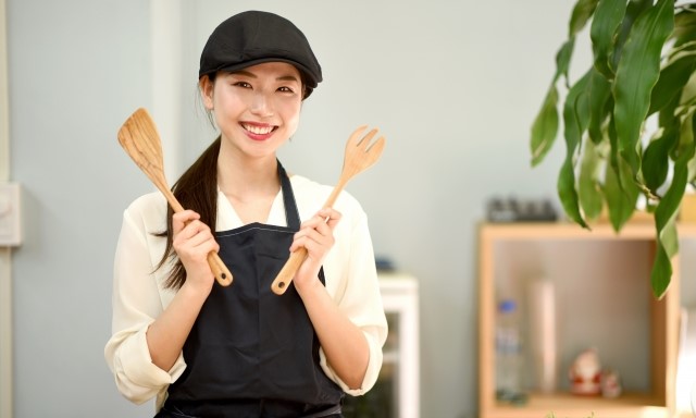 女性調理師